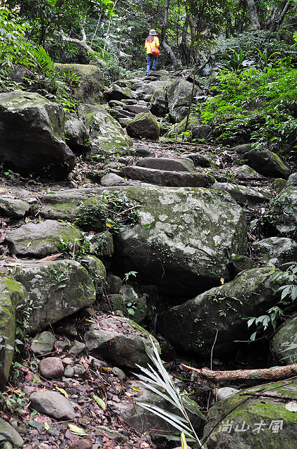 青山瀑布（三）山徑飛瀑