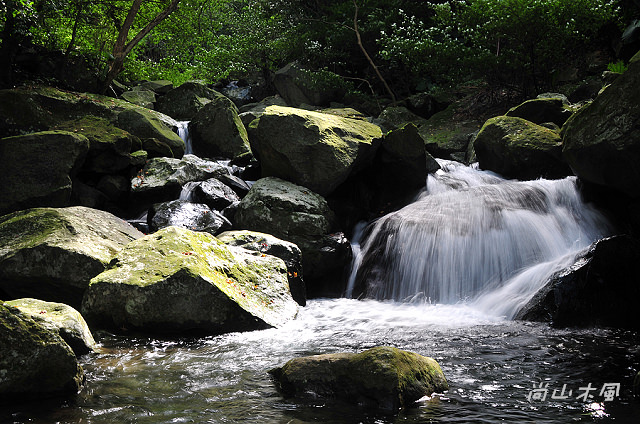 青山瀑布（三）山徑飛瀑