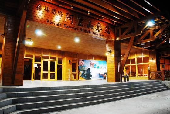 賞櫻到阿里山（八）櫻花火車之美
