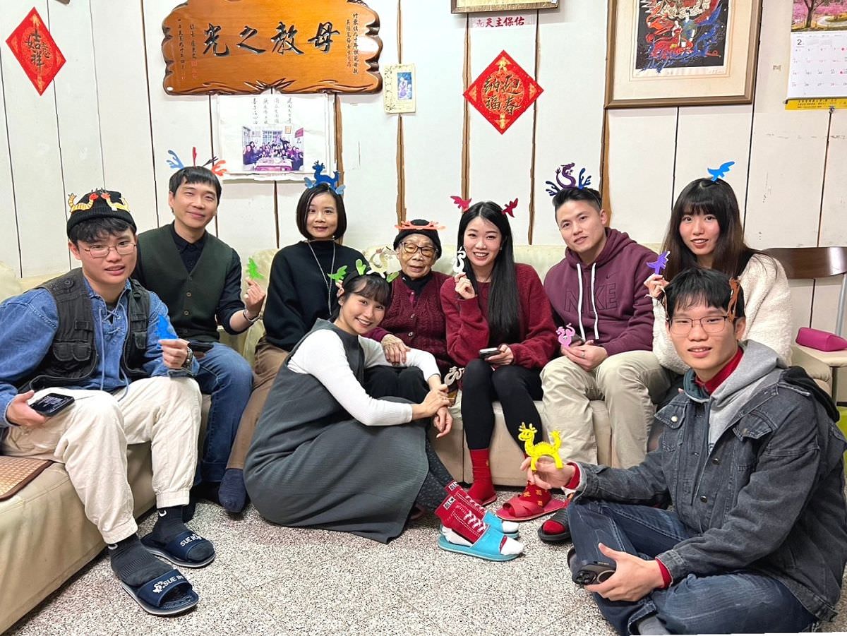 辭舊迎新，新年快樂