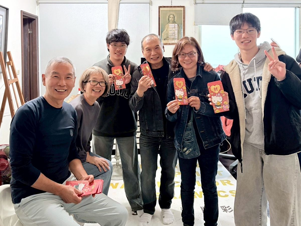 辭舊迎新，新年快樂