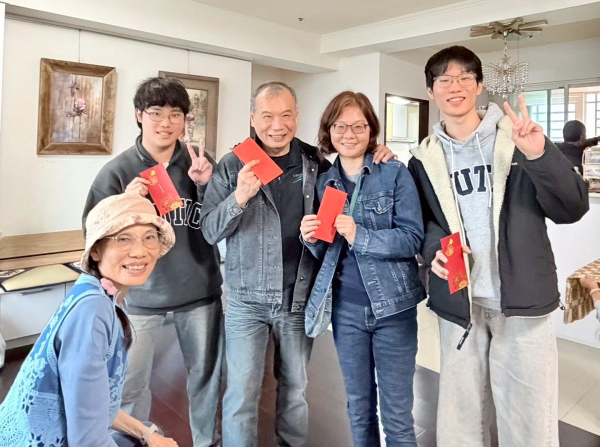 辭舊迎新，新年快樂