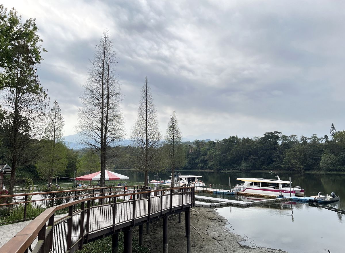 中山氣功班春遊峨眉湖