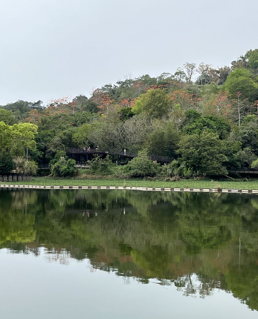 中山氣功班春遊峨眉湖