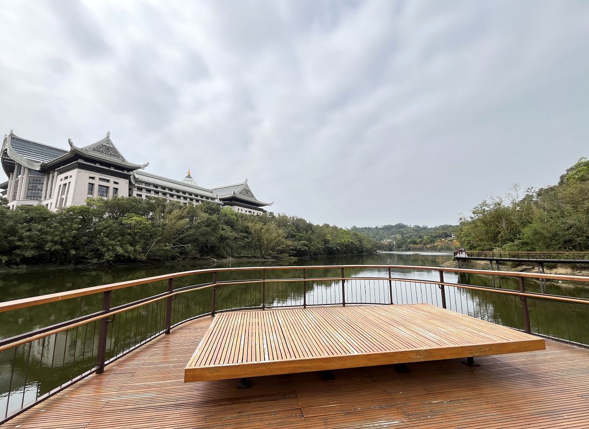 中山氣功班春遊峨眉湖