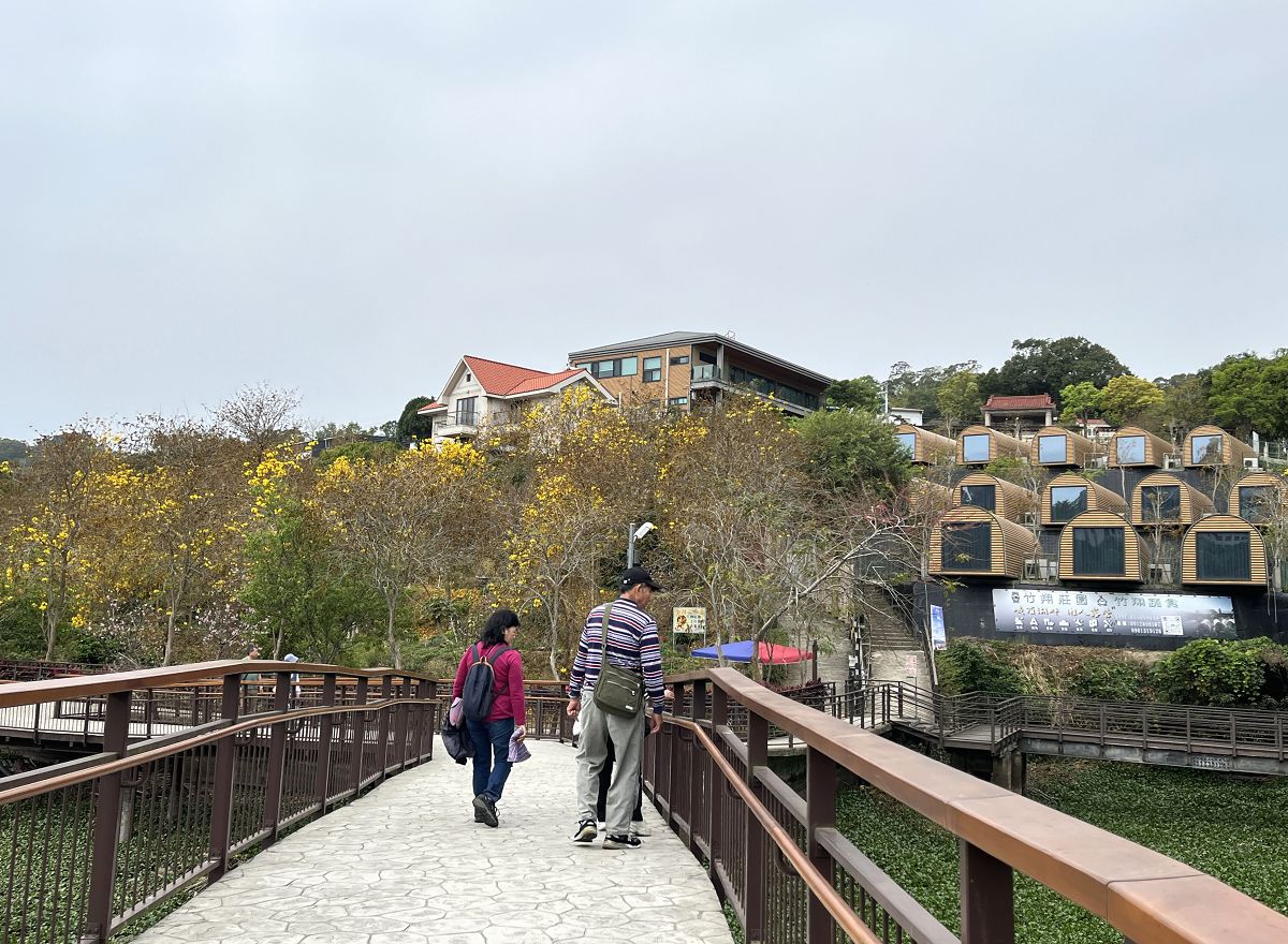 中山氣功班春遊峨眉湖
