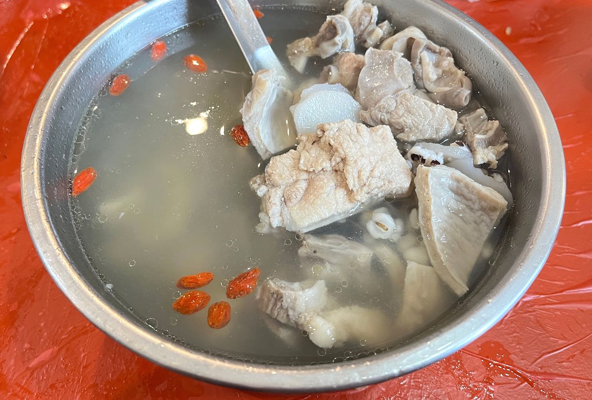 中山氣功班春遊峨眉湖