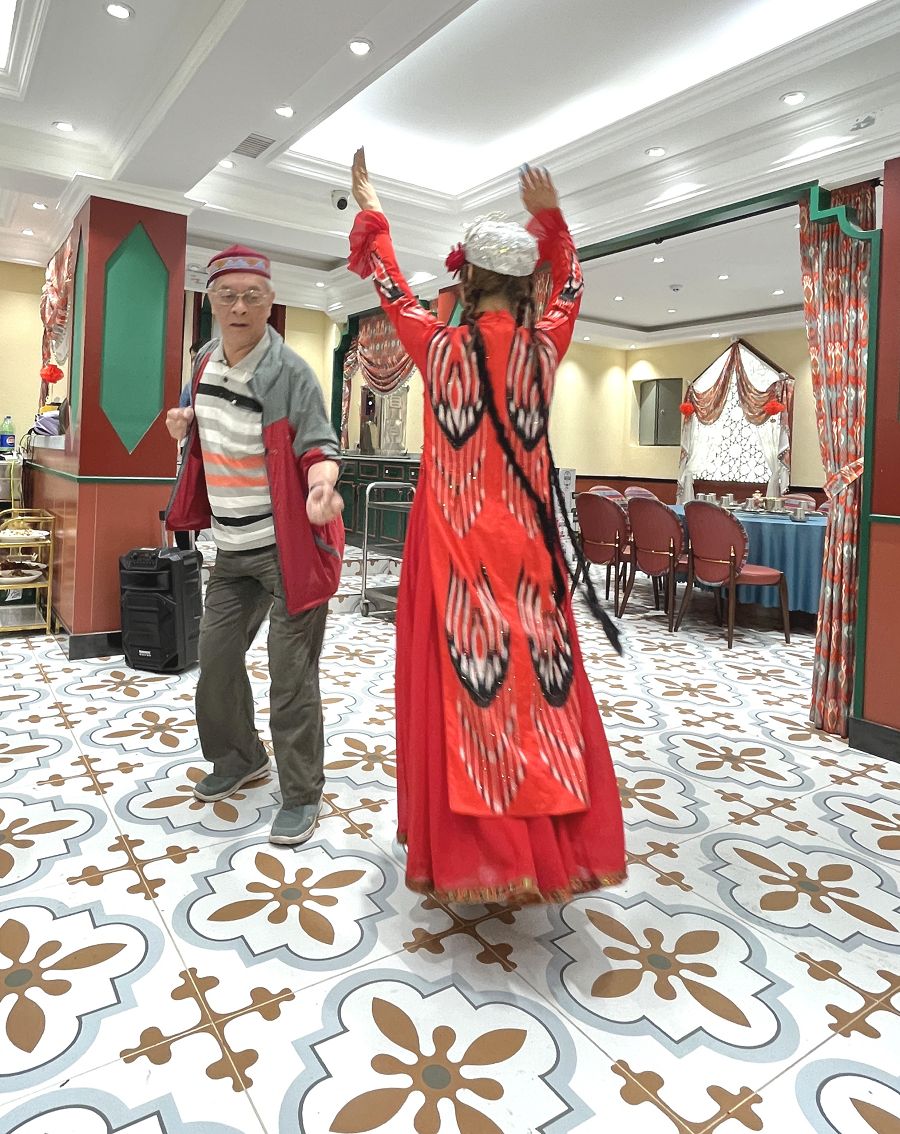 北疆圓夢去(23)「阿吾丹」品嘗烤全羊大餐 - 第23張圖 北疆圓夢去(23)「阿吾丹」品嘗烤全羊大餐